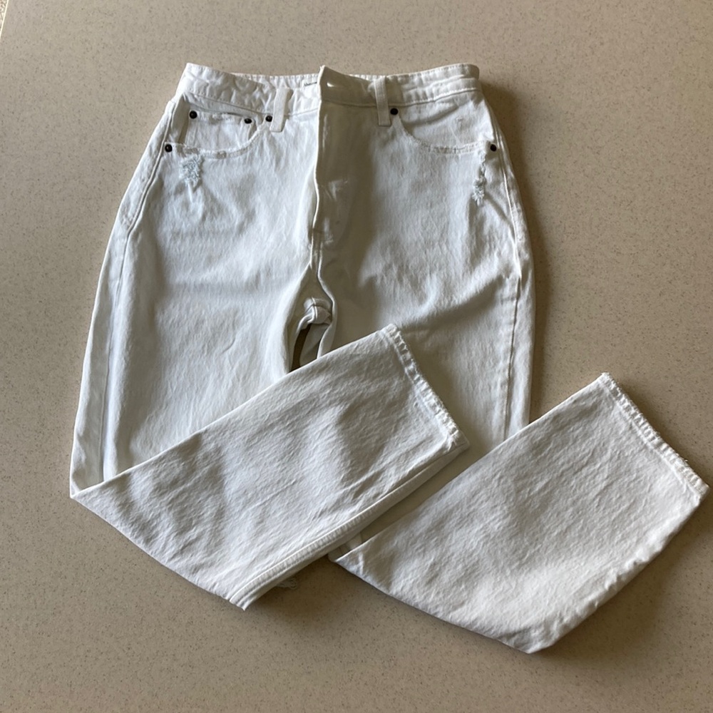 Abercrombie & Fitch White Distressed High Rise Jeans Size 28 The Mom